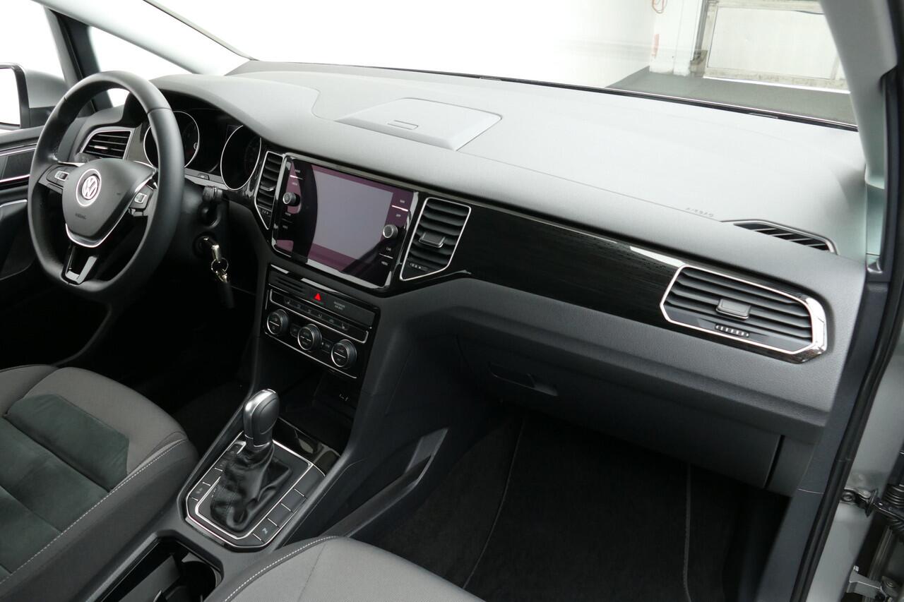 Volkswagen GOLF SPORTSVAN 1.0 TSI Highline Edition. Adaptief Cruise, Navi, StoelVerw, Led Koplampen, Haak 1300kg