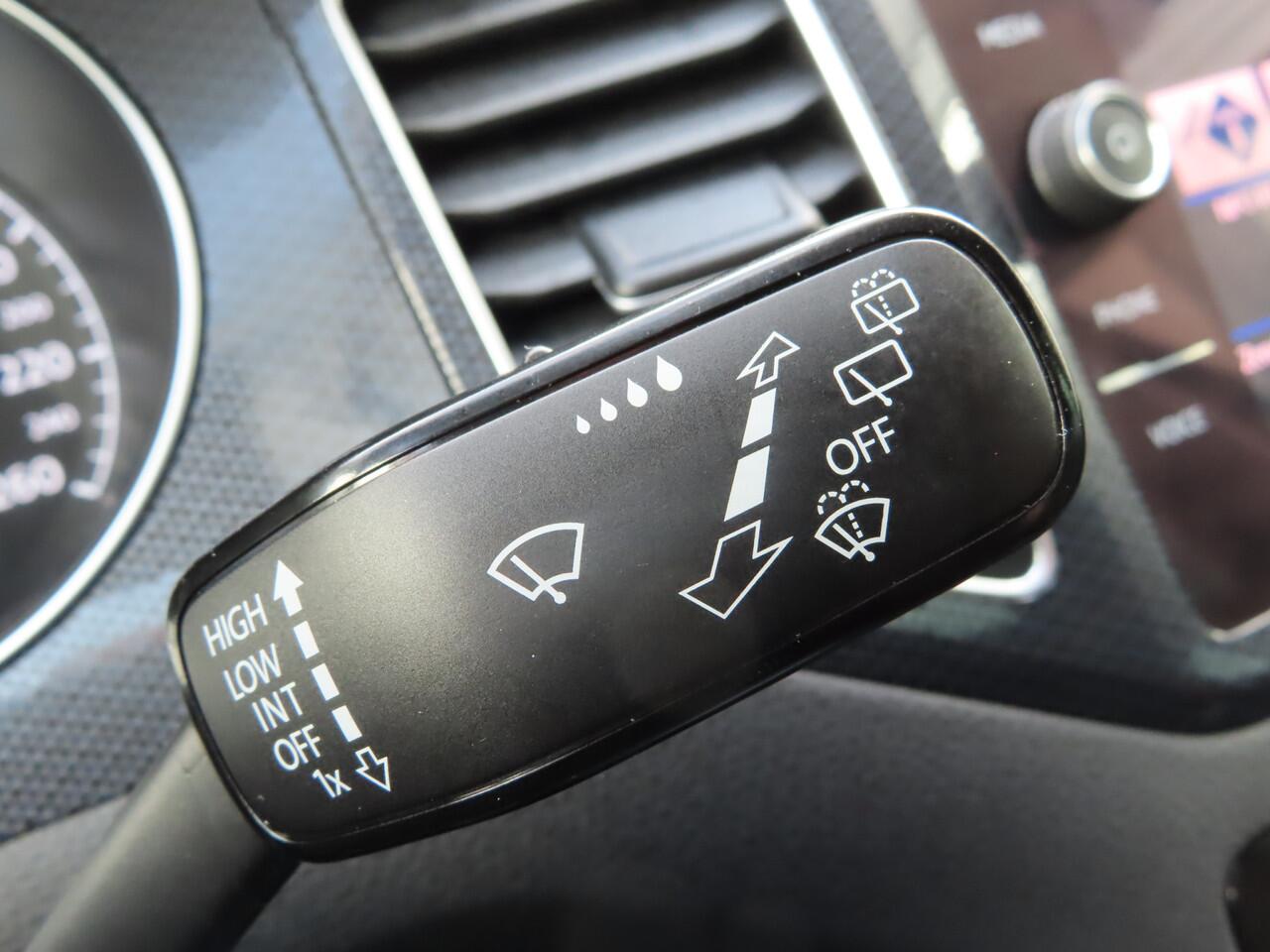 Volkswagen GOLF SPORTSVAN 1.0 TSI Comfortline | stoelverwarming | trekhaak | navigatie | carplay