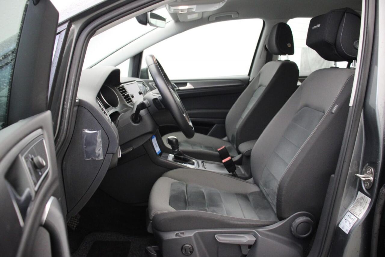 Volkswagen GOLF SPORTSVAN 1.0 TSI Comfrotline Automaat - Navi, Camera, Cruise, Clima, Stoelverw. Massage