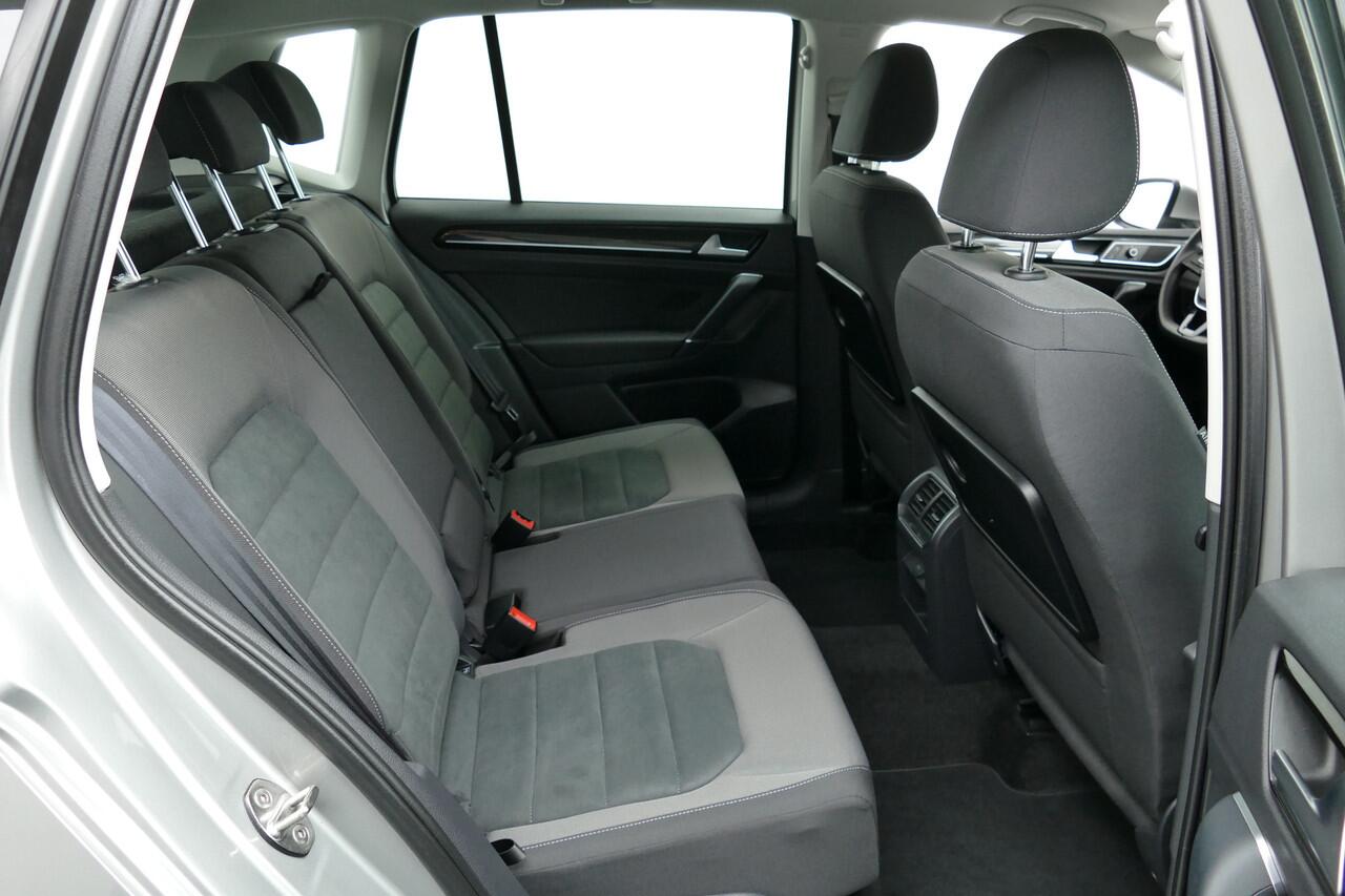 Volkswagen GOLF SPORTSVAN 1.0 TSI Highline Edition. Adaptief Cruise, Navi, StoelVerw, Led Koplampen, Haak 1300kg