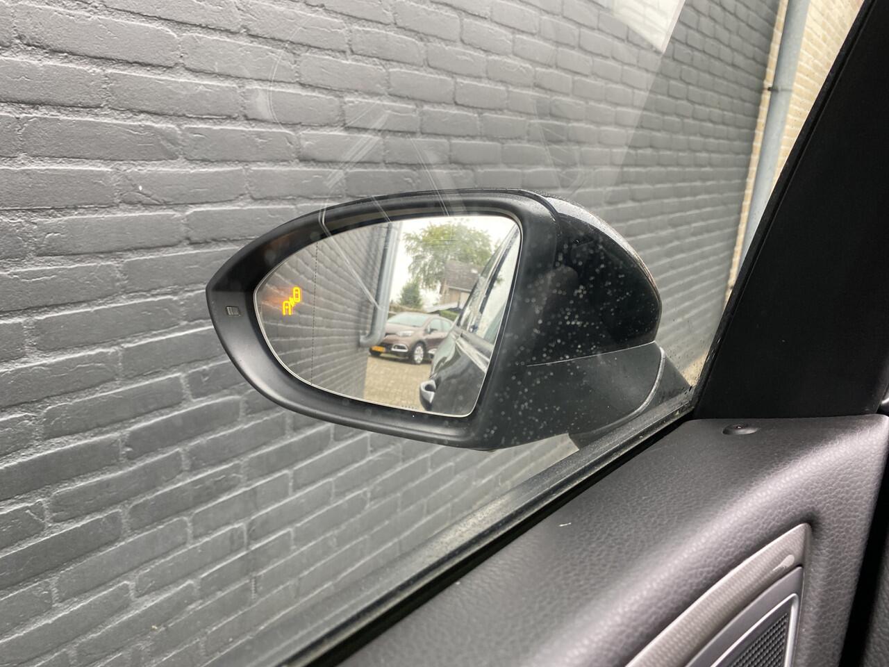 Volkswagen GOLF SPORTSVAN 1.0 TSI Highline IQ Drive 116 pk AUT. | navigatie | adapt. cruise | dodehoek assist. | parkeersensoren | stoelverw.