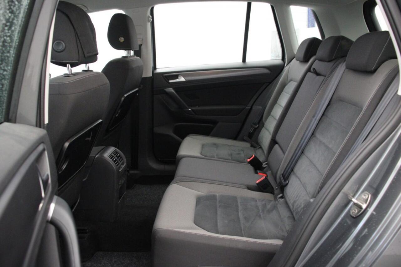 Volkswagen GOLF SPORTSVAN 1.0 TSI Comfrotline Automaat - Navi, Camera, Cruise, Clima, Stoelverw. Massage