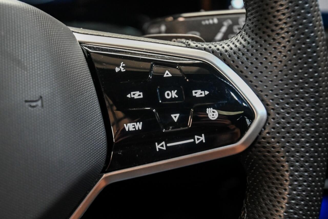 Volkswagen GOLF 1.5 eTSI R-Line ACC|HarmanKardon|Matrix|Pano