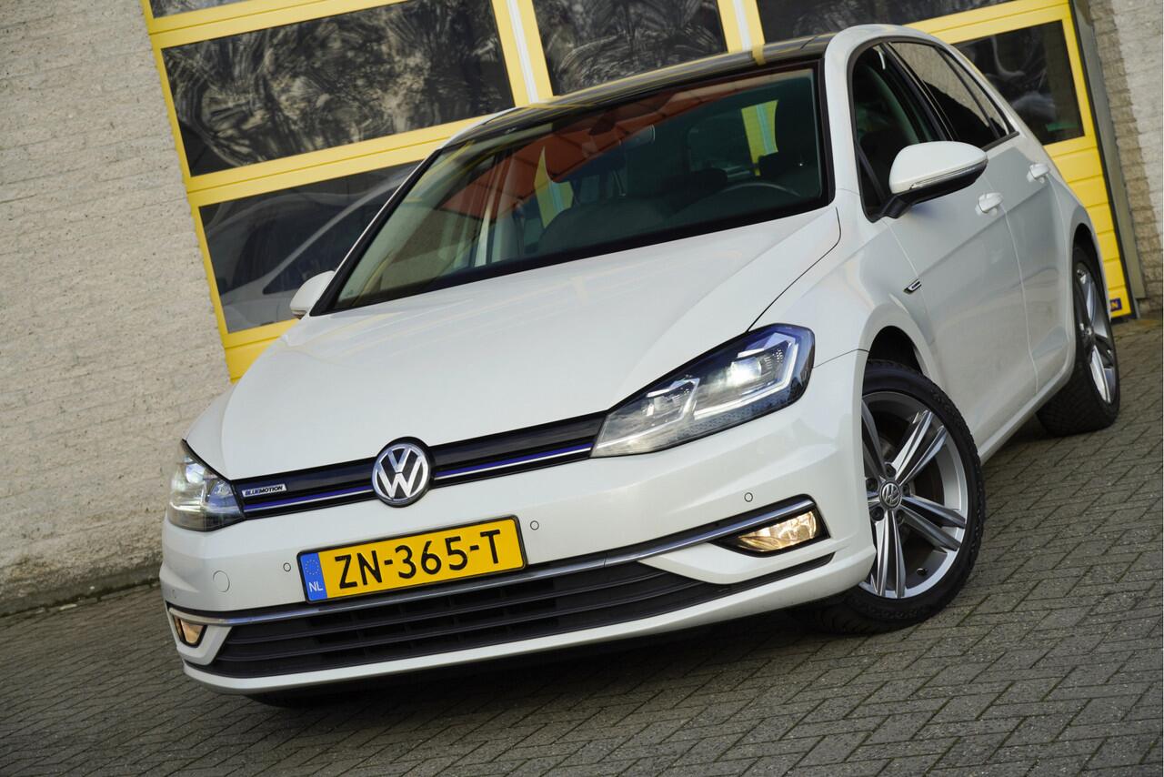 Volkswagen GOLF 1.5 TSI 5drs Highline BJ2019 Lmv 17" | Led V+A | Pdc | Navi | Dynamische knipperlichten | Panoramadak | App-Connect | Climate control | Cruise control | Sportstoelen | Verwarmde voorstoelen | Extra getint glas