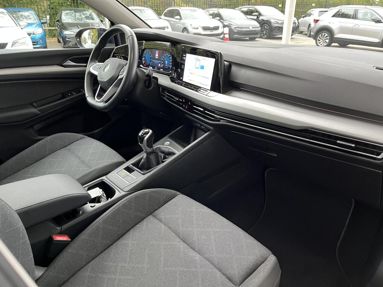 Volkswagen GOLF 1.0 TSI Life / Virtual Cockpit / Sfeerverlichting / Navigatie / Adaptive Cruise