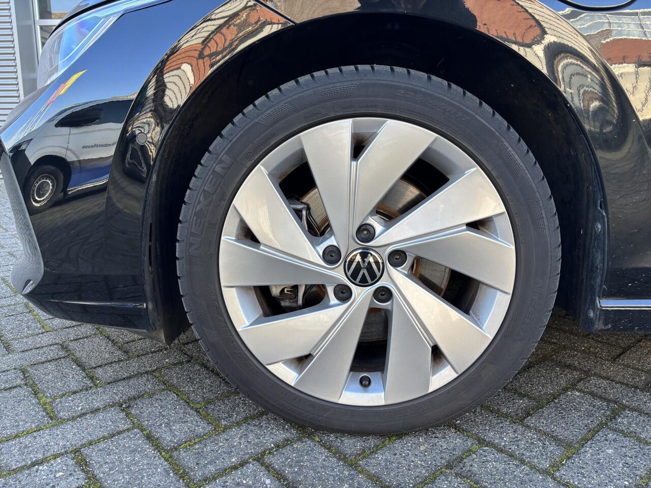 Volkswagen GOLF 1.5 eHybrid 204 pk Life Edition Comfort DSG Automaat App-Connect Wireless / Achteruitrijcamera / Parkeerassistent 'Park Assist Pro' incl. parkeerhulp Fabrieksgarantie tot 18-09-2029 of 100000 km