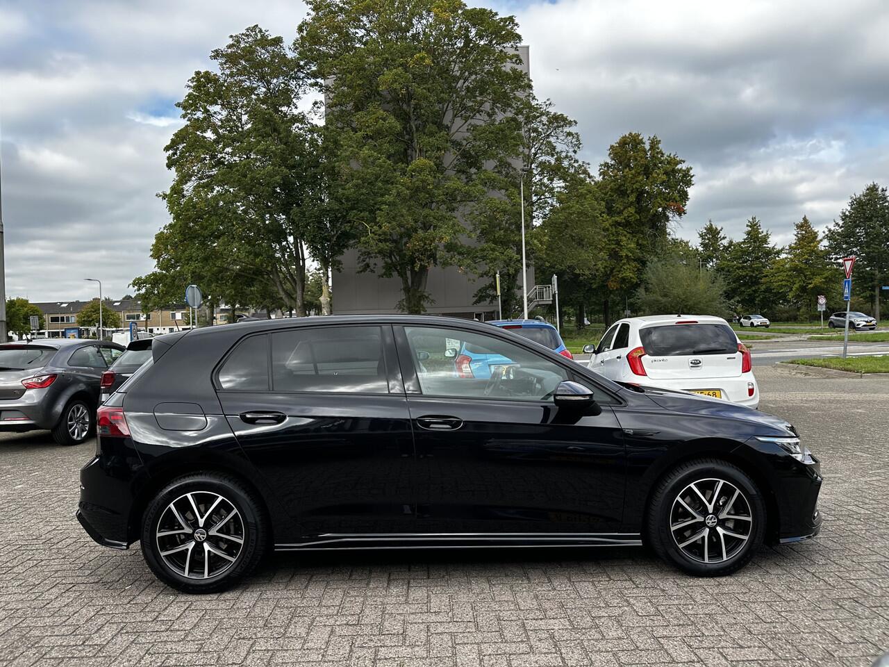 Volkswagen GOLF 1.5 eTSI R-Line Lmv Adcruise Pdc Applecarplay Navi Acamera Automaat Nap Stoelverwarming Stuurverwarming