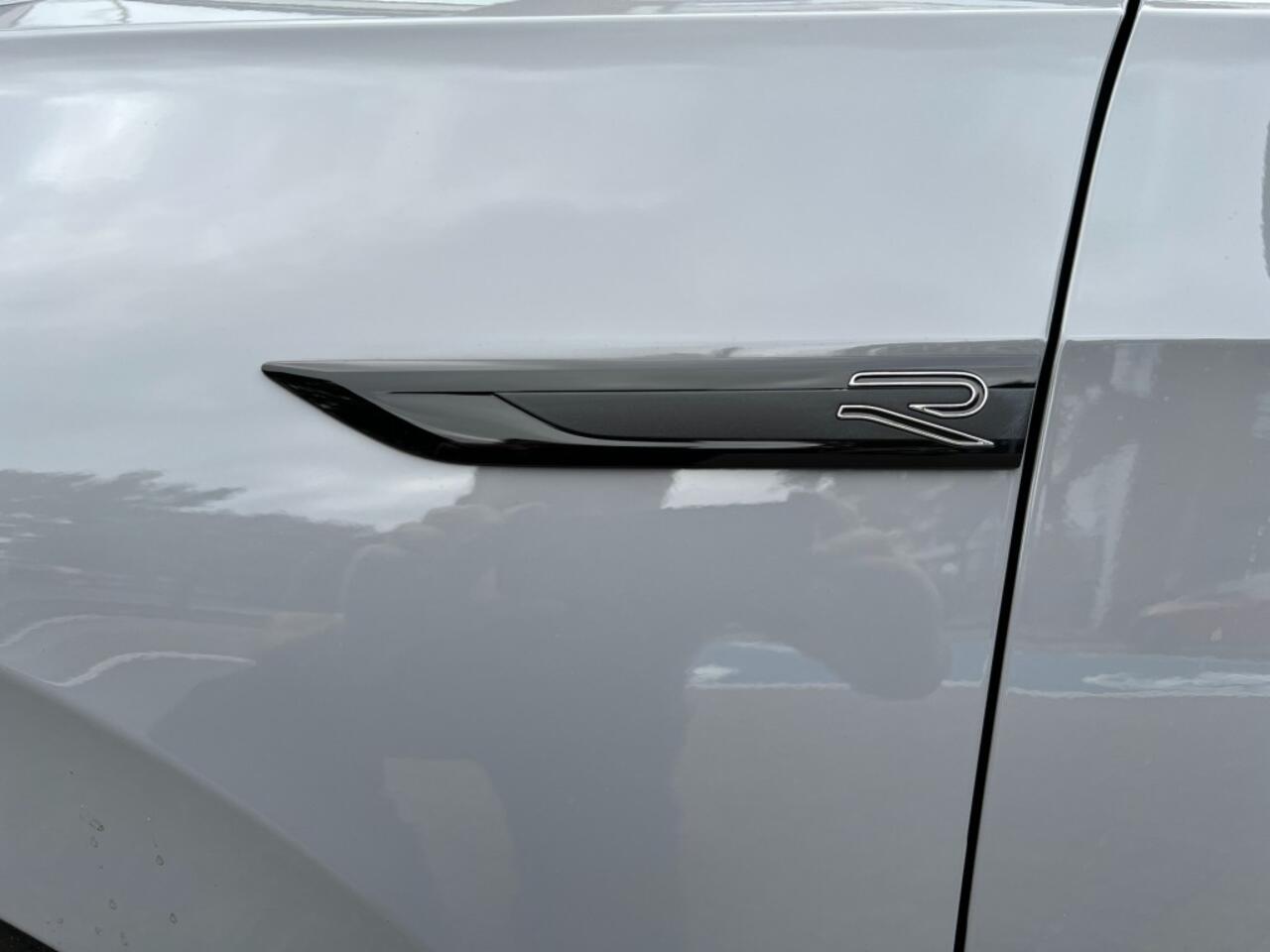 Volkswagen GOLF 1.5 eTSI 150 pk DSG R-LINE Panoramadak IQ LIGHT Achteruitri