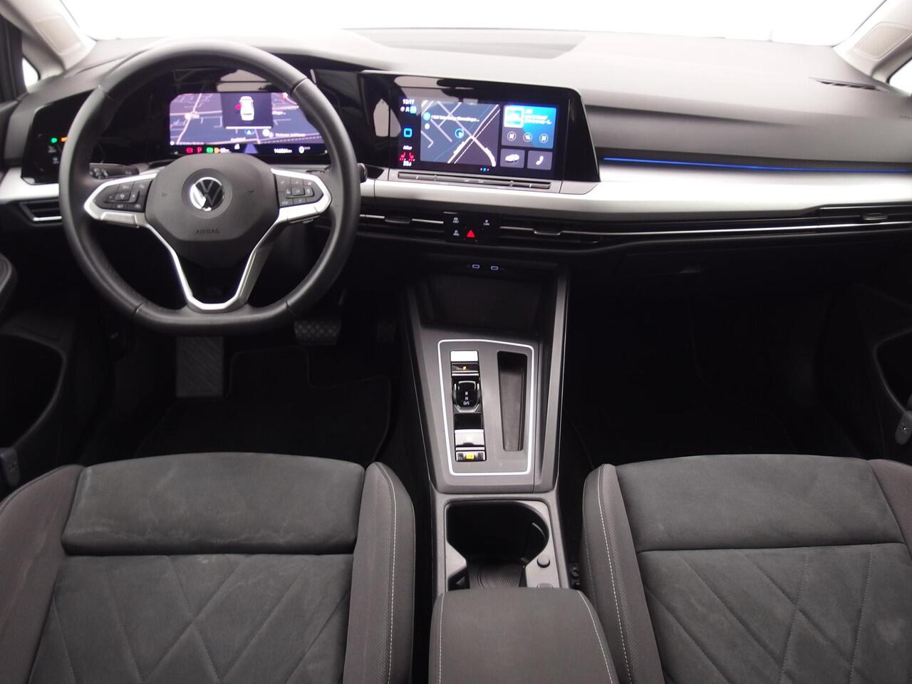 Volkswagen GOLF Variant 1.5 eTSI Life Business AUTOMAAT / TREKHAAK / FULL LED / CARPLAY / STOELVERW / STUURVERW / NAVI / ACC / NL-AUTO