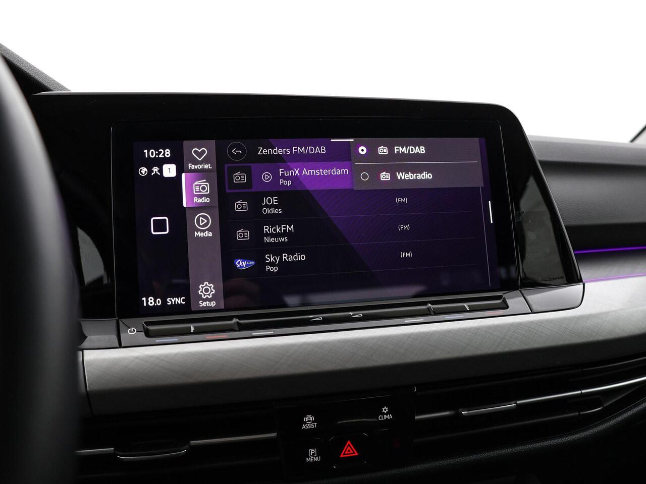 Volkswagen GOLF 1.0 TSI 110pk Life · Apple/Android Car Play · Navigatie · P-Sensoren · Sfeerverlichting · 16'' Inch · Garantie t/m 20-01-2027 of 100.000km