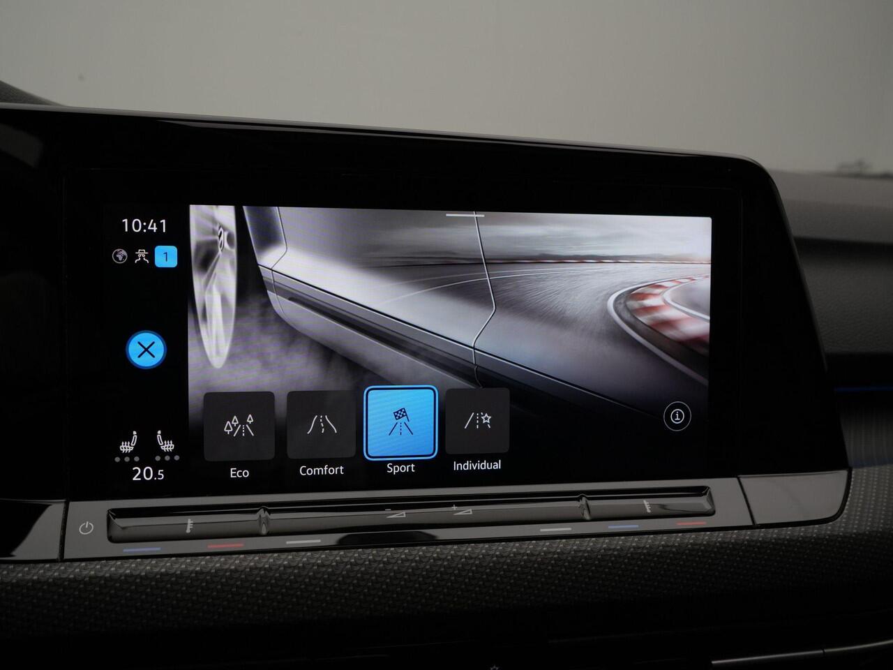 Volkswagen GOLF 1.5 eTSI 150 pk DSG R-Line Business | Panoramadak | Achteruitrijcamera | Parkeersensoren voor/achter | Park Assist | Side Assist | Adaptive Cruise | 17 inch