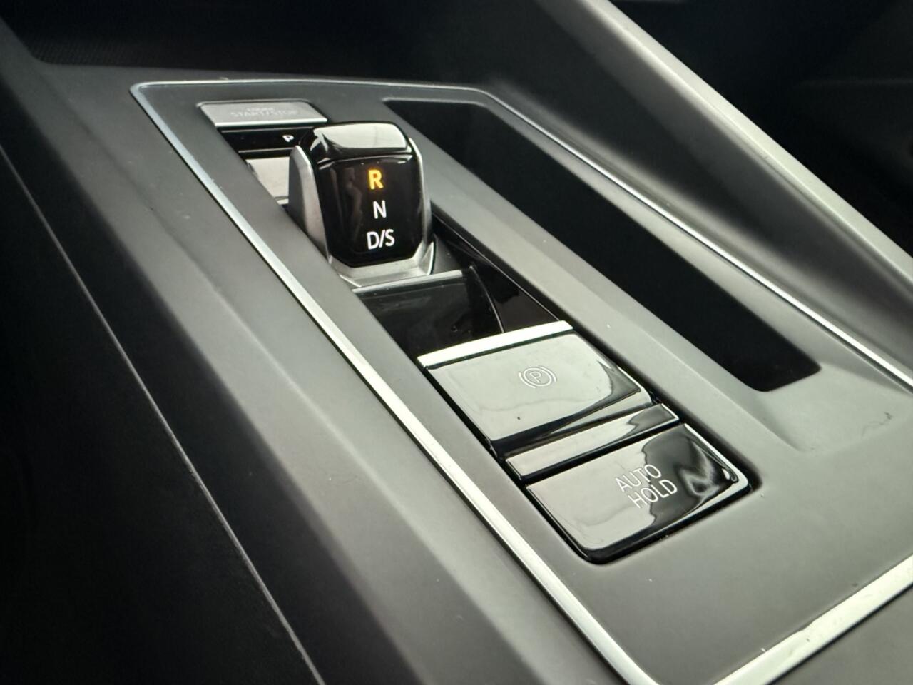 Volkswagen GOLF 1.0 eTSI Life Bns