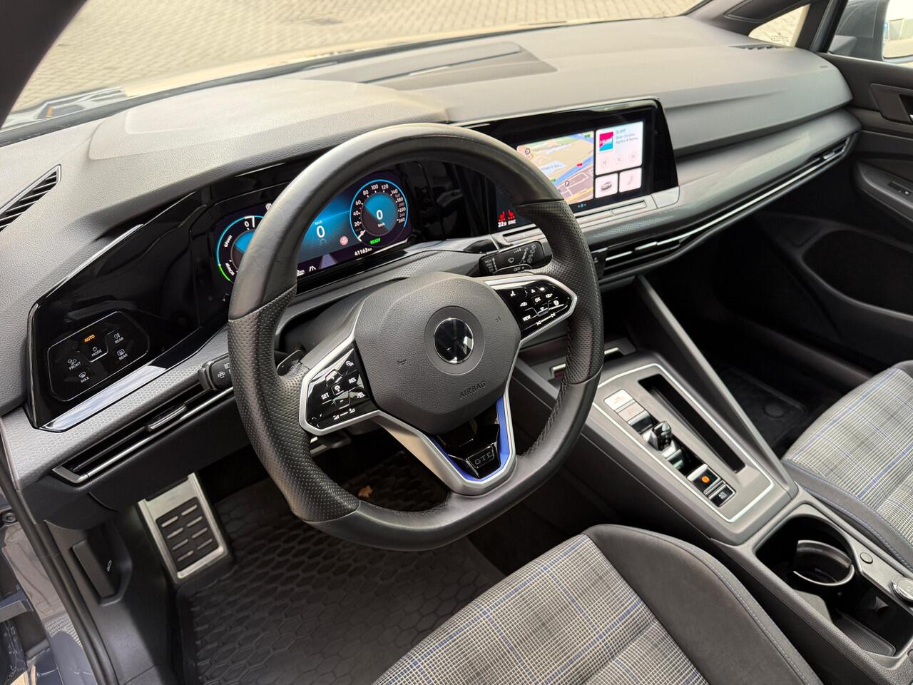 Volkswagen GOLF 1.4 eHybrid GTE / Afneembare Trekhaak / Achteruitrijcamera / Stuur + Stoelverwarming / LED-Plus / Draadloze App-Connect **