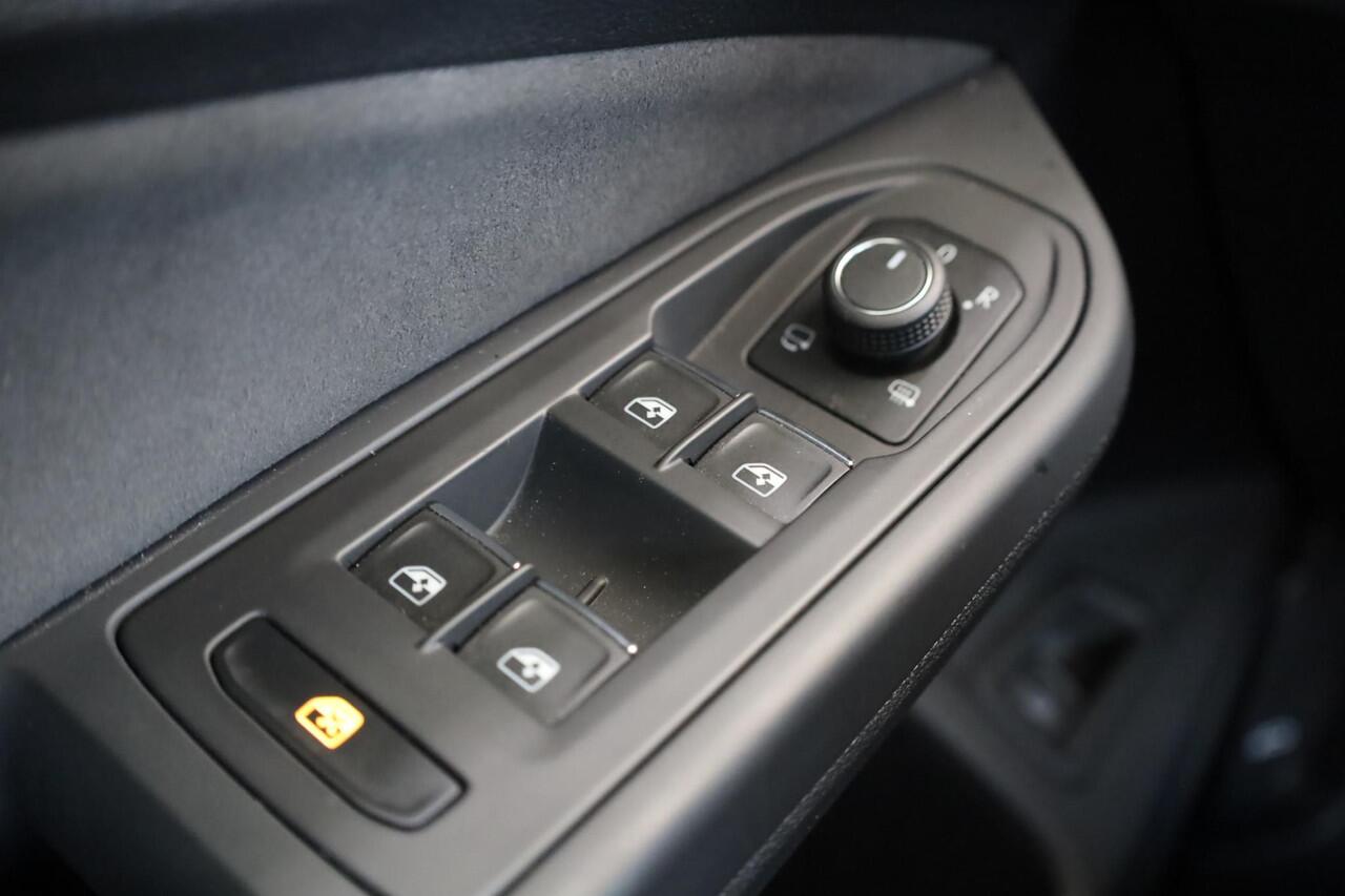 Volkswagen GOLF 1.4 eHybrid Style Afneembare trekhaak, ErgoActive, LED plus + strip, verwarmbare voorstoelen, keyless, travel assist, spiegelpakket met geheugen, digital cockpit pro, pre-crash, ACC met Stop&Go, draadloos app connect, achteruitrijcamera, head-up display, 