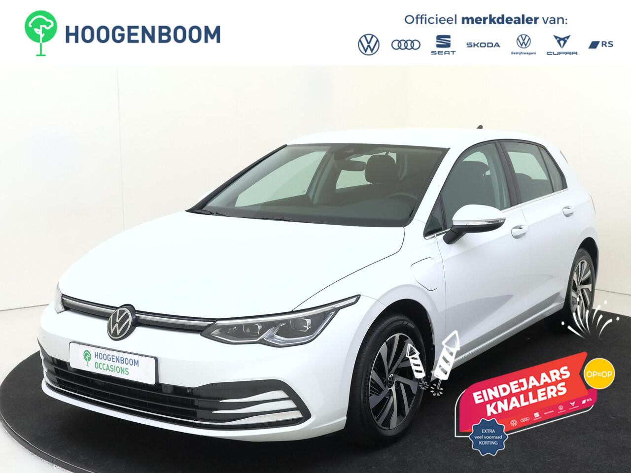 Volkswagen GOLF 1.4 eHybrid Style | Parkeersensoren | 3-zone airco | Stoel- en stuurwielverwarming | Adaptieve cruise control | CarPlay | Digital cockpit |