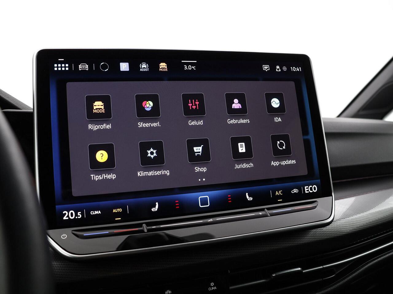 Volkswagen GOLF 1.5 204pk DSG eHybrid 50 Edition · Camera · Keyless · Apple/Android Car Play · Stoel & Stuur verwarmd · Elek. Voorstoel · Sfeerverlichting · 18'' Inch · Garantie t/m 06-08-2028 of 100.000km