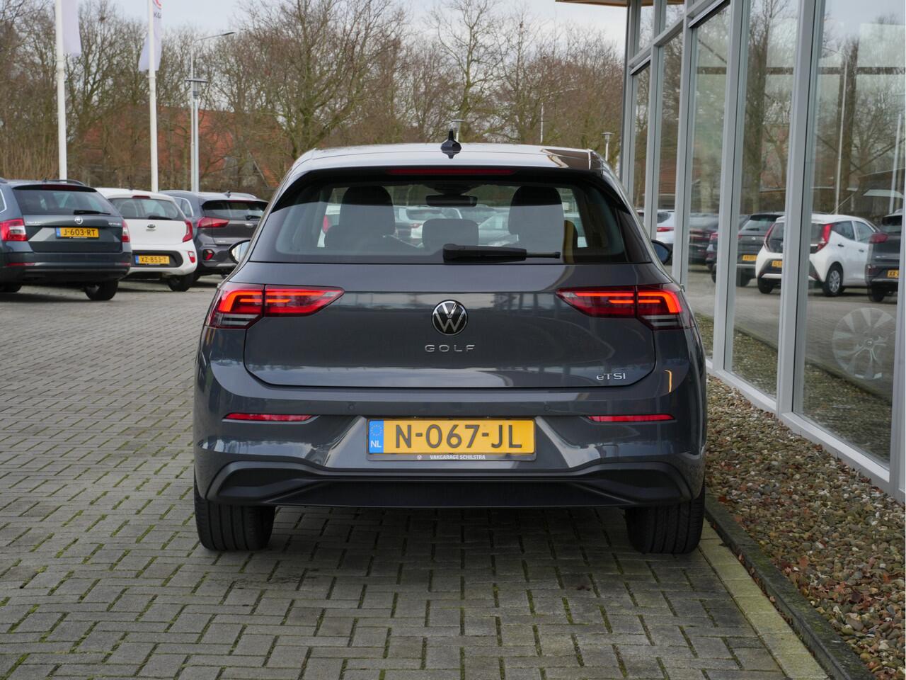 Volkswagen GOLF 1.0 eTSI DSG Life | Navigatie | Camera | Adaptive Cruise | LED | Android/Apple Carplay