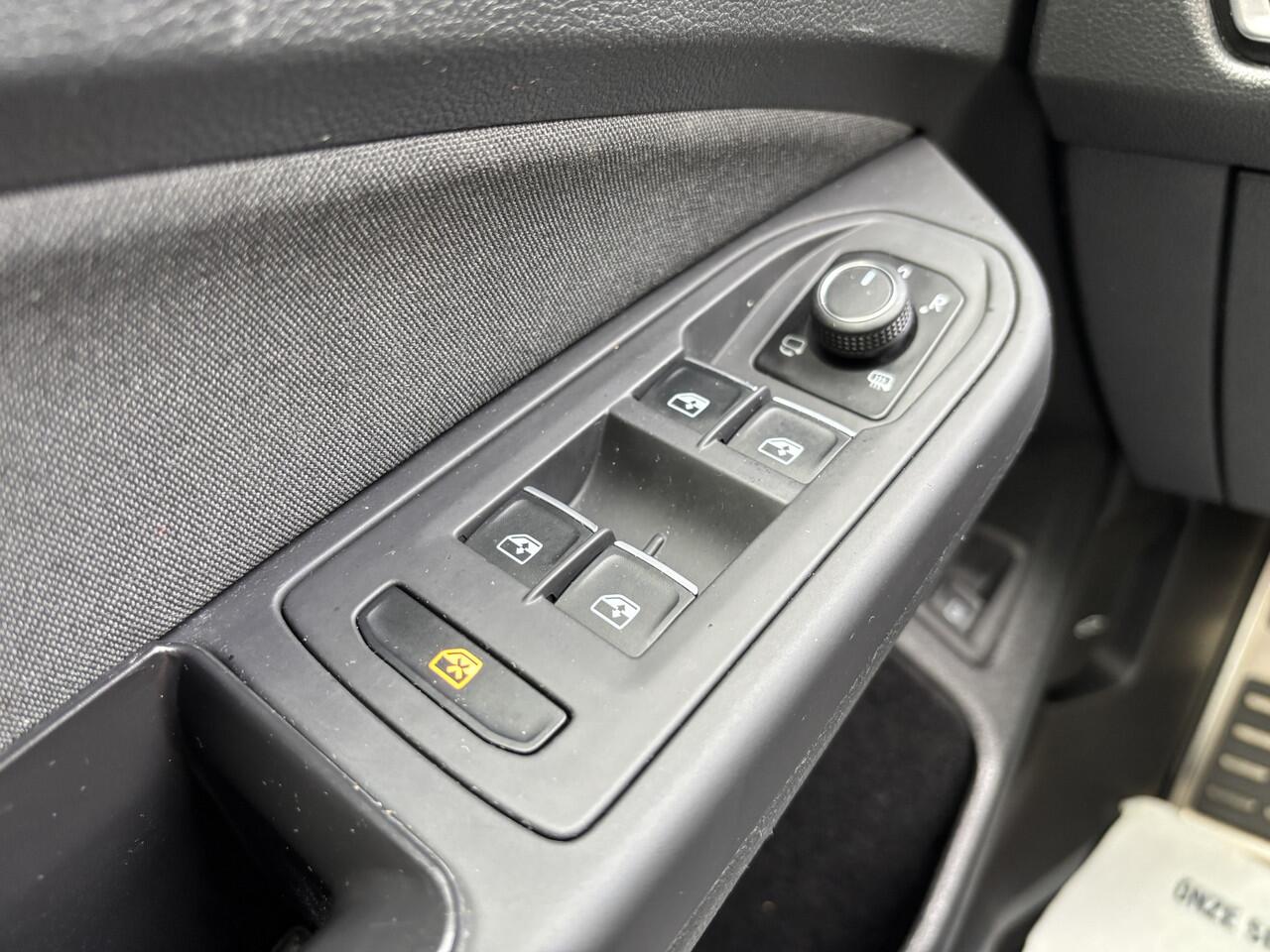 Volkswagen GOLF 1.4 eHybrid GTE December Actie van ¤26450 voor ¤25950 | 19'' Velgen | Stuur/Stoel verw | IQ.LIGHT |