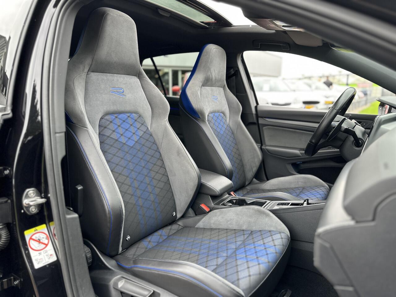 Volkswagen GOLF 2.0 TSI R 4Motion |PANO|AKRAPOVIC|HARMAN KARDON|CAMERA|IQ