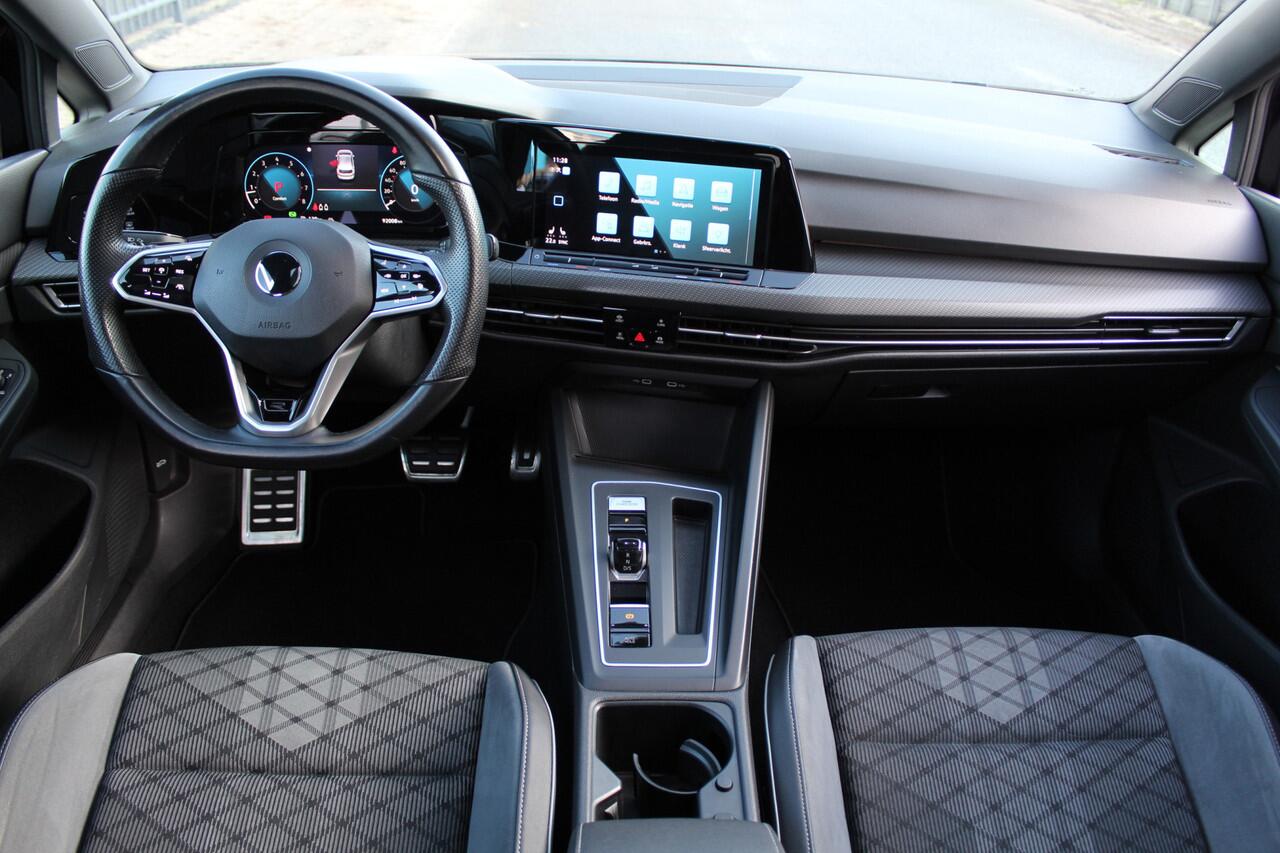 Volkswagen GOLF 1.5 eTSI R-Line Business | IQ/Dynamic light | Panoramadak | Rijklaar