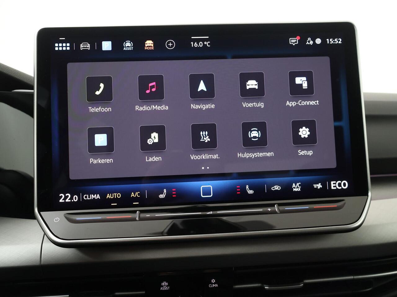 Volkswagen GOLF 1.5 eHybrid Life Edition | 204 PK | SoH 100% | Panoramadak | Stoelverwarming | Achteruitrij camera |