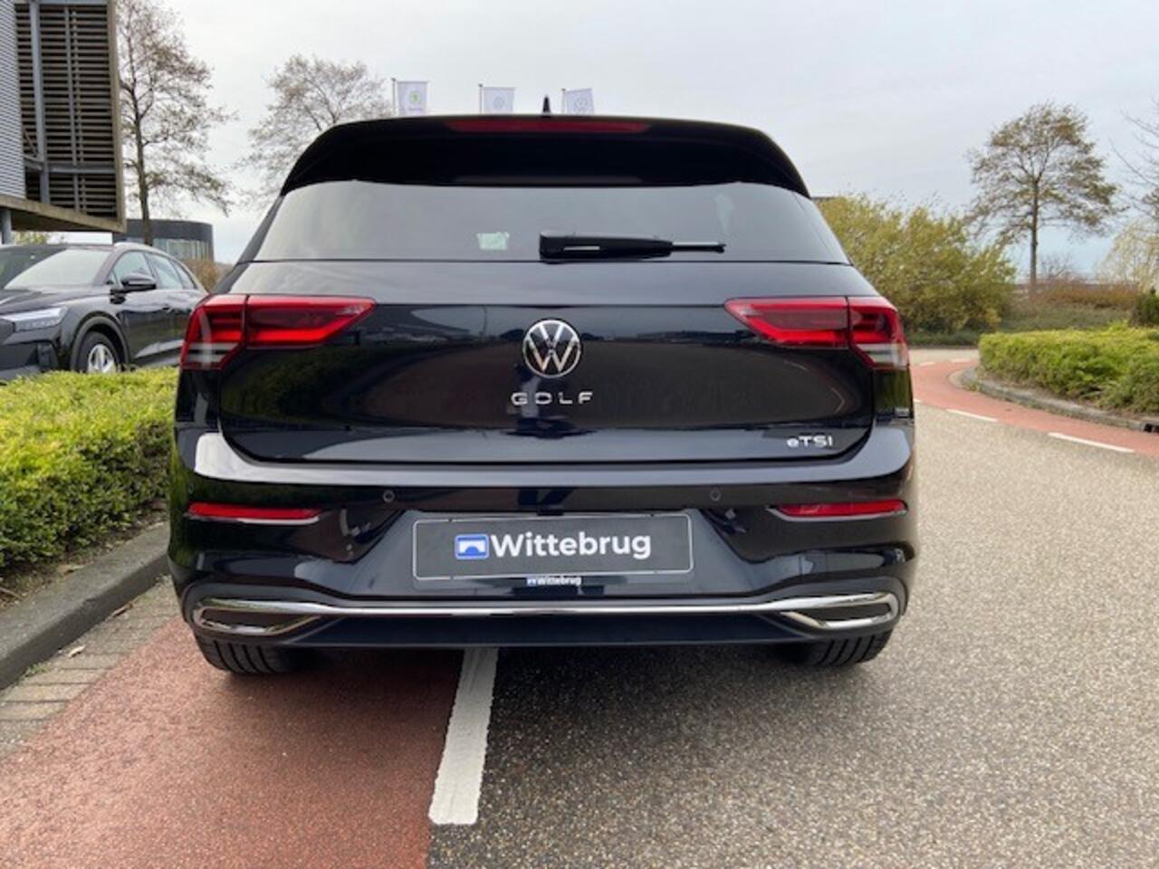 Volkswagen GOLF 1.5 eTSI Style / App-Connect / Stoelverwarming / Digital Cockpit / Achteruitrijcamera