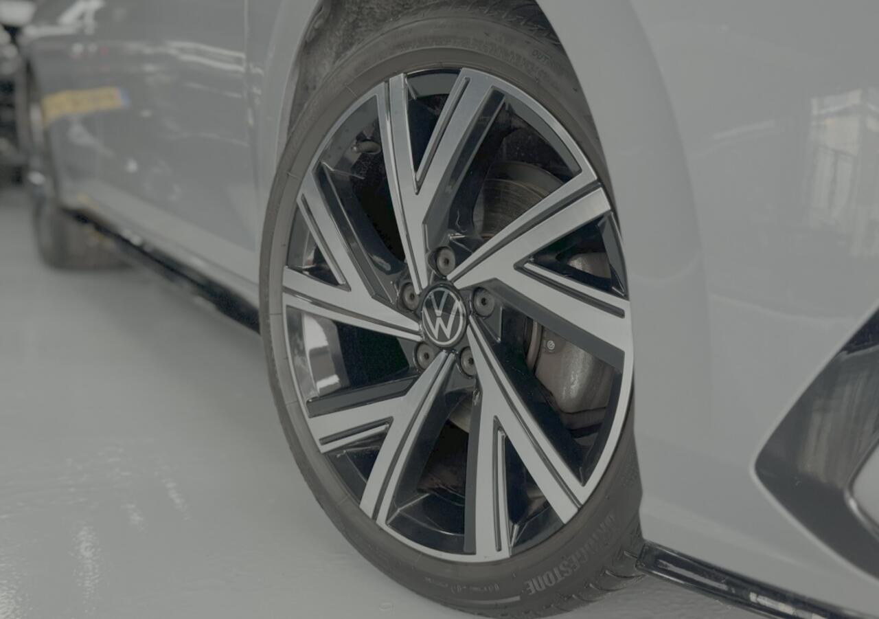 Volkswagen GOLF 1.5 eTSI R-Line Aut. Pano Camera Carplay