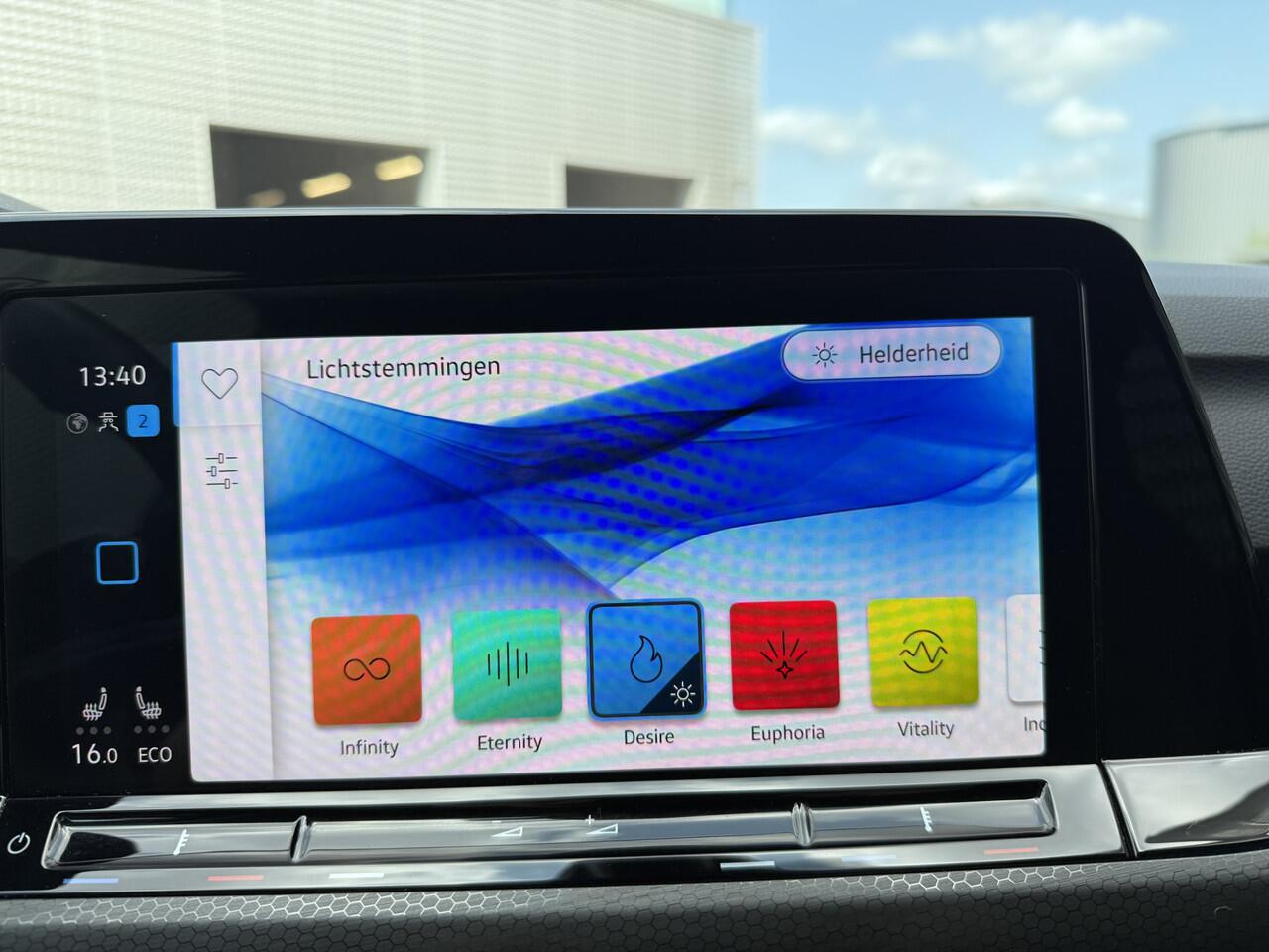 Volkswagen GOLF 1.4 eHybrid 245pk DSG GTE / Trekhaak Elek. / 18" LMV / Navigatie / Stuur en Stoelverwarming / Parkeersensoren V+A