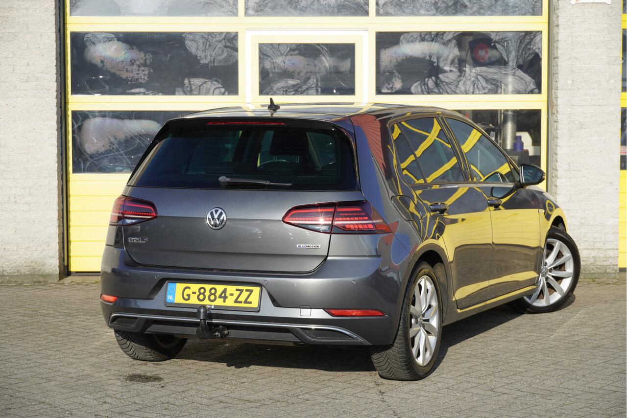 Volkswagen GOLF 1.5 TSI 131PK! 5drs Highline BJ2020 Lmv 17" | Led | Pdc | Navi | Dynamische knipperlichten | Panoramadak | Trekhaak | App-Connect | Virtual cockpit | Climate control | Cruise control | Sportstoelen | Extra getint glas