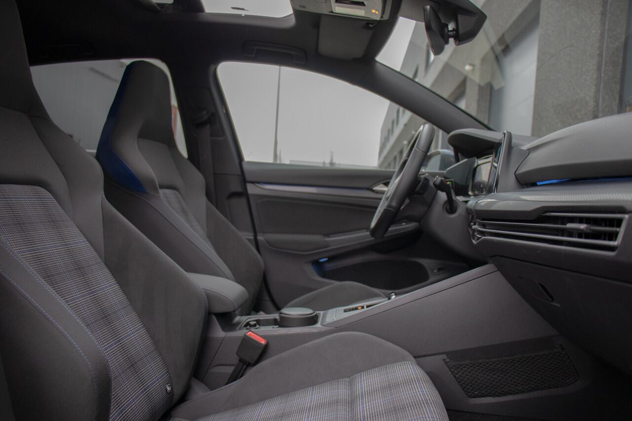 Volkswagen GOLF 1.4 eHybrid GTE | Pano | HUD | LED | IQ Lights | Carplay | Camera | Sfeer | Stuurverwarming | Stoelverwarming | ACC | Keyless | Lane Assist | Side Assist | Front Assist | 1 Eigenaar | Dealer Onderhouden | Garantie