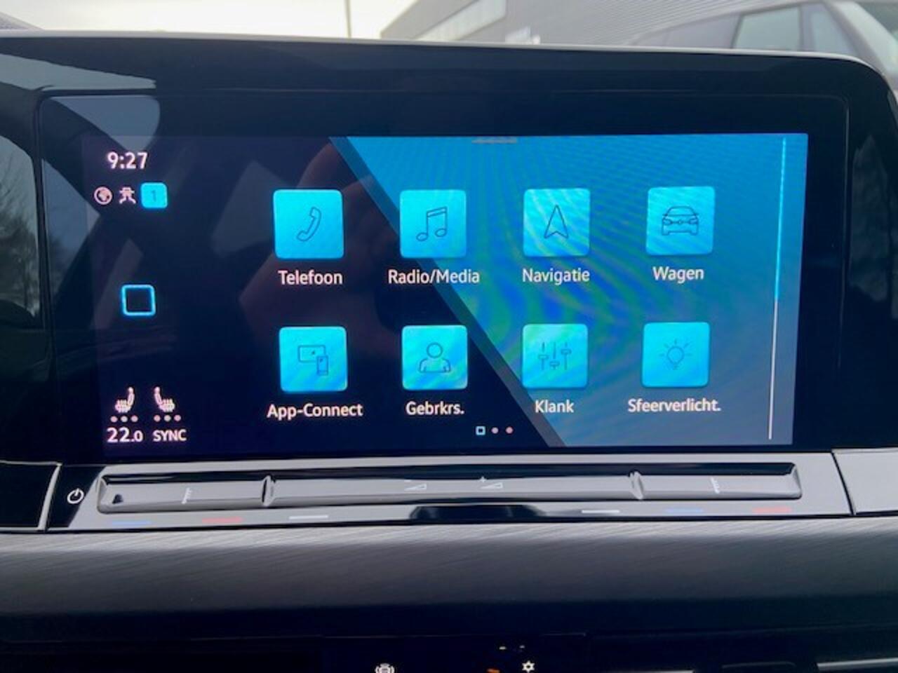 Volkswagen GOLF 1.5 eTSI 150pk DSG Style / Panoramadak / 17" LMV / Elek. Stoelverstelling met Memory Bestuurder / Navi Pro / Camera / Keyless / Alarm / Stuur en Stoelverwarming