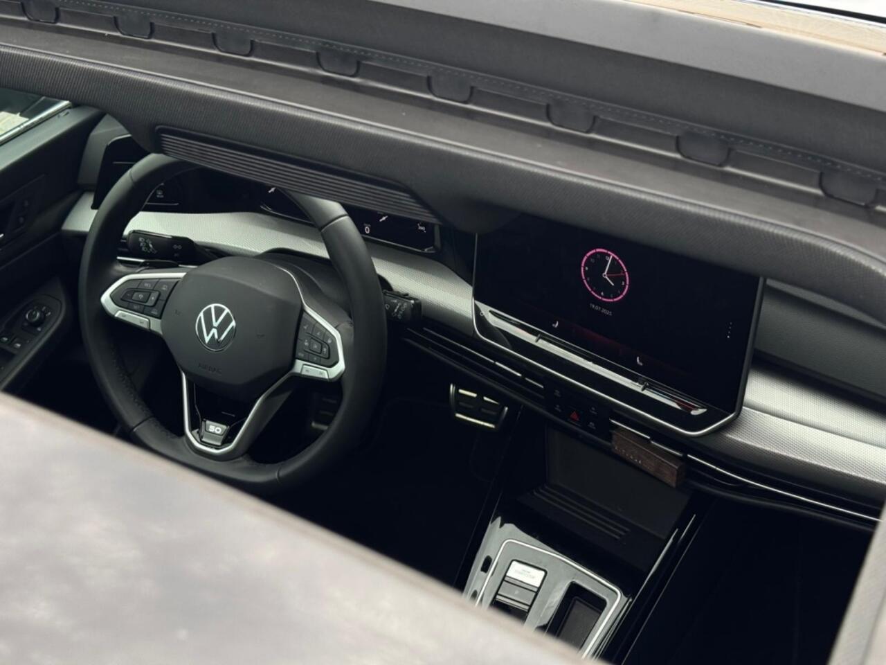 Volkswagen GOLF 1.5 eTSI 50 Edt. FULL PANO NAVI CAMERA CLIMATE MASSAGE