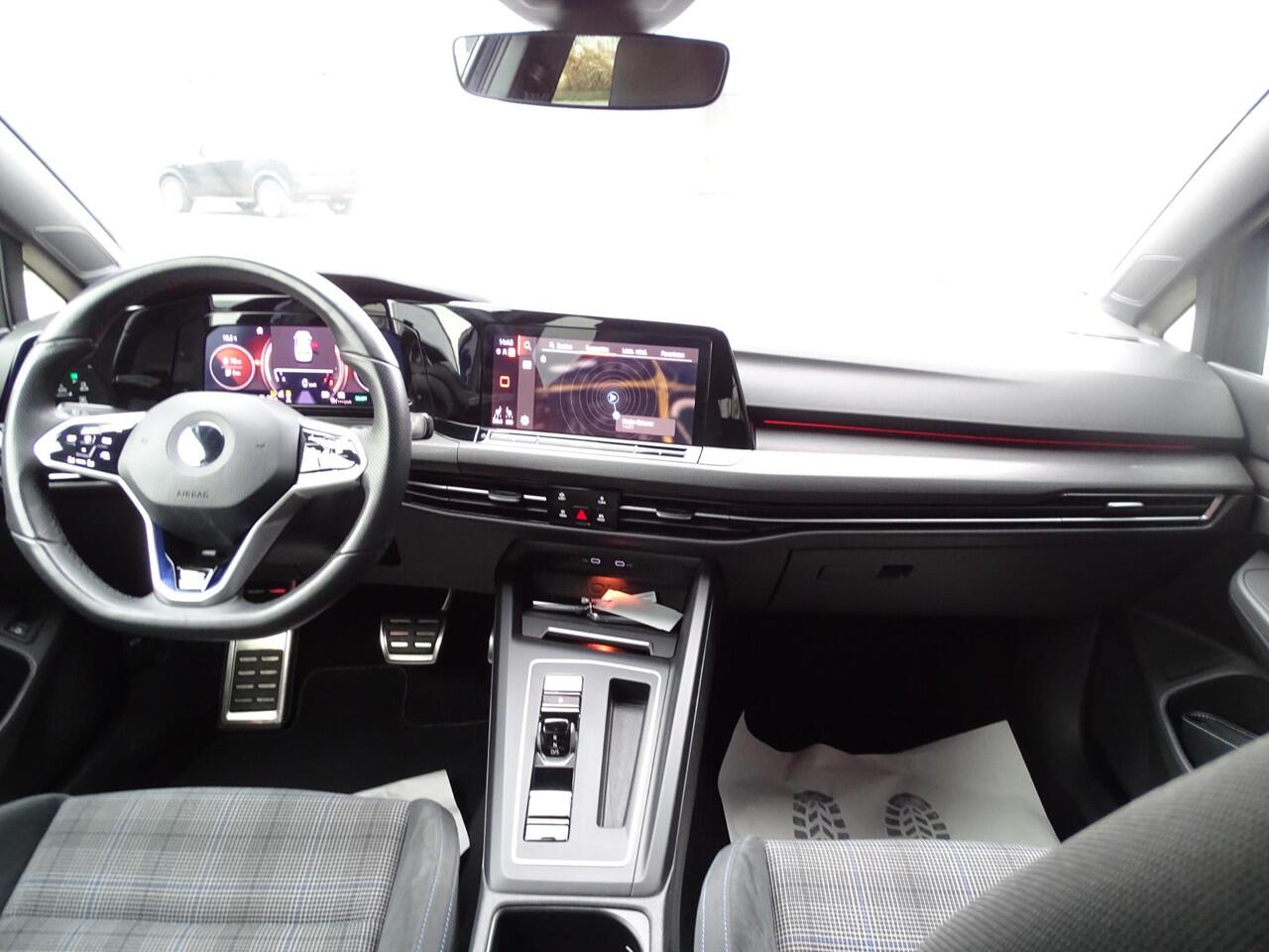 Volkswagen GOLF 1.4 eHybrid GTE FULL LED PAKKET | WINTER PAKKET | R-LINE | NAVIAGTIE | ACHTERUIT RIJ CAMERA | AFNEEMBARE TREKHAAK | SFEER VERLICHTING |