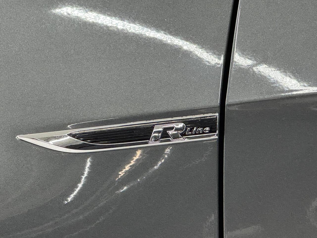 Volkswagen GOLF Variant 1.5 TSI Highline Business R | Navigatie | Camera | Cruise control adaptief | R-line