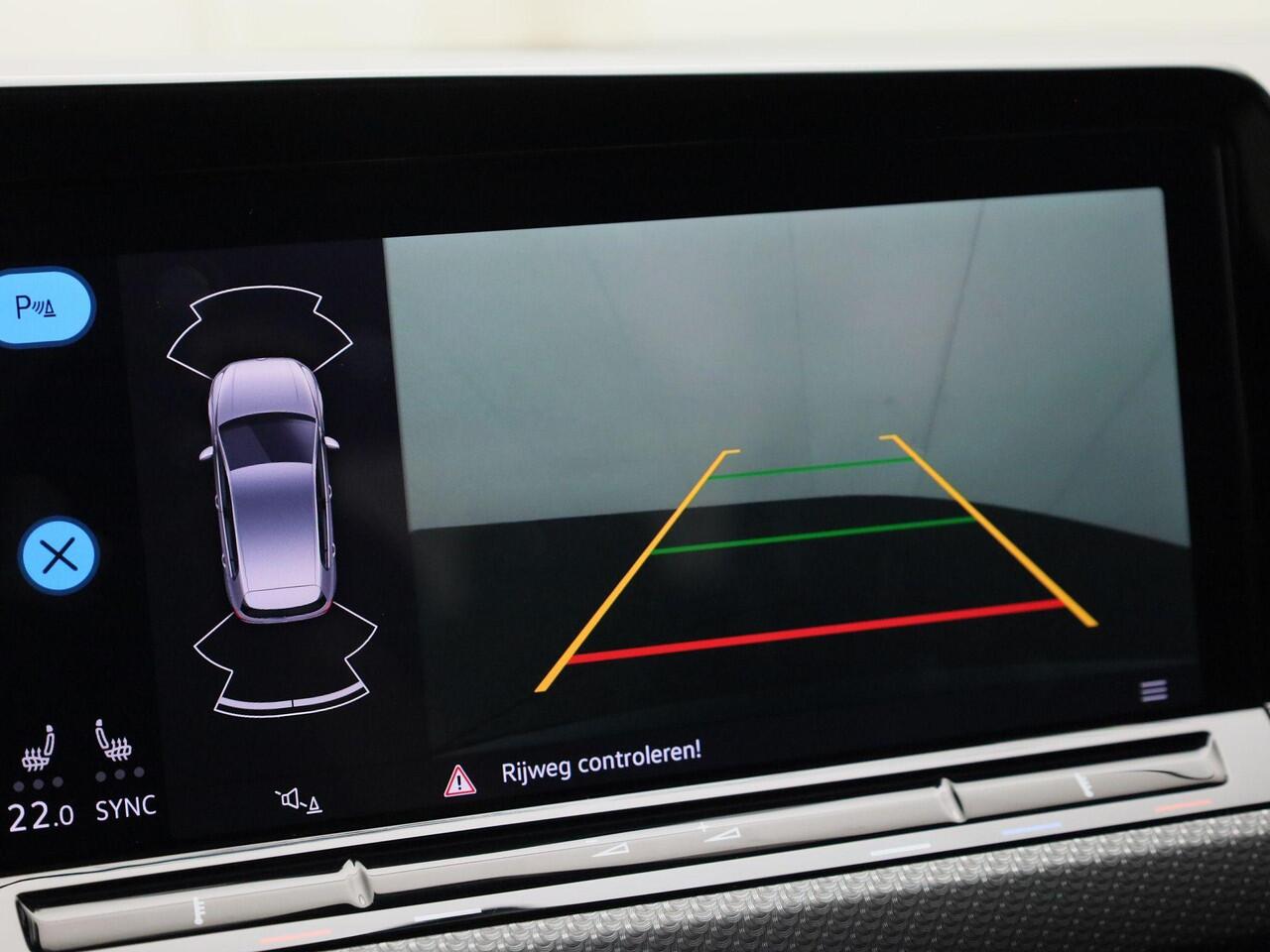 Volkswagen GOLF 1.5eTSI/150PK R-Line Blackstyle DSG · Panoramadak · Camera + Parkeersensoren · Stoel-& stuurverwarming · Garantie tot februari 2026