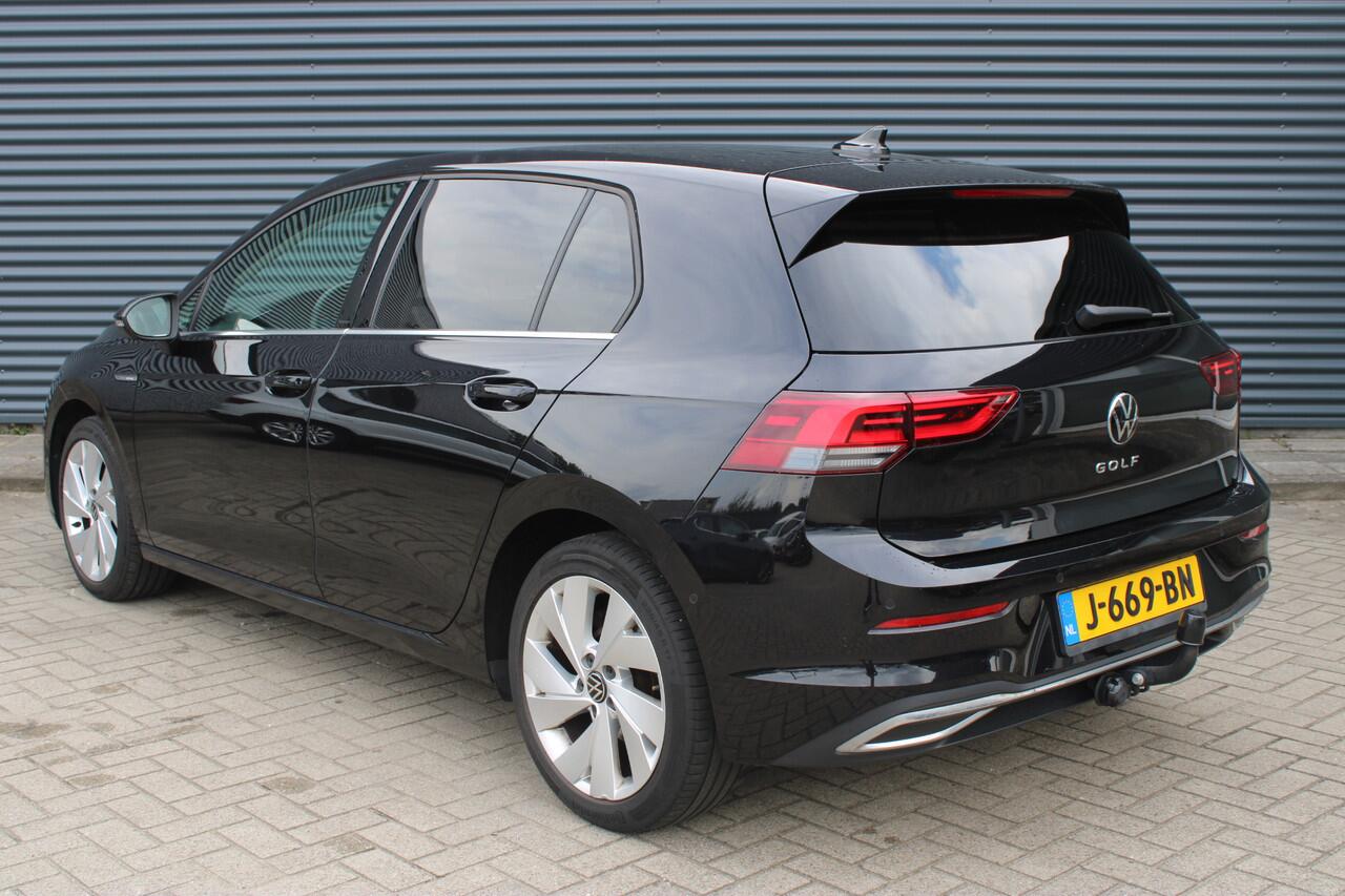 Volkswagen GOLF 1.5 TSI Style Alcantara Full-Led Navigatie Adaptive-Cruise Camera Massage Trekhaak