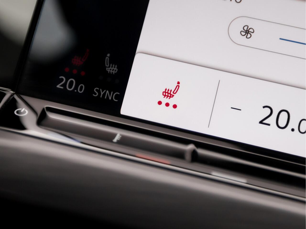 Volkswagen GOLF 1.5 TSI Sport (SCHUIFDAK, 4 CILINDER, MEMORY SEATS, HEAD-UP DISPLAY, STUUR/STOELVERWARMING, DYNAMISCHE KNIPPERLICHTEN, SPORTSTOELEN, CAMERA, GETINT GLAS, ALCANTARA, NIEUWE APK, NIEUWSTAAT)