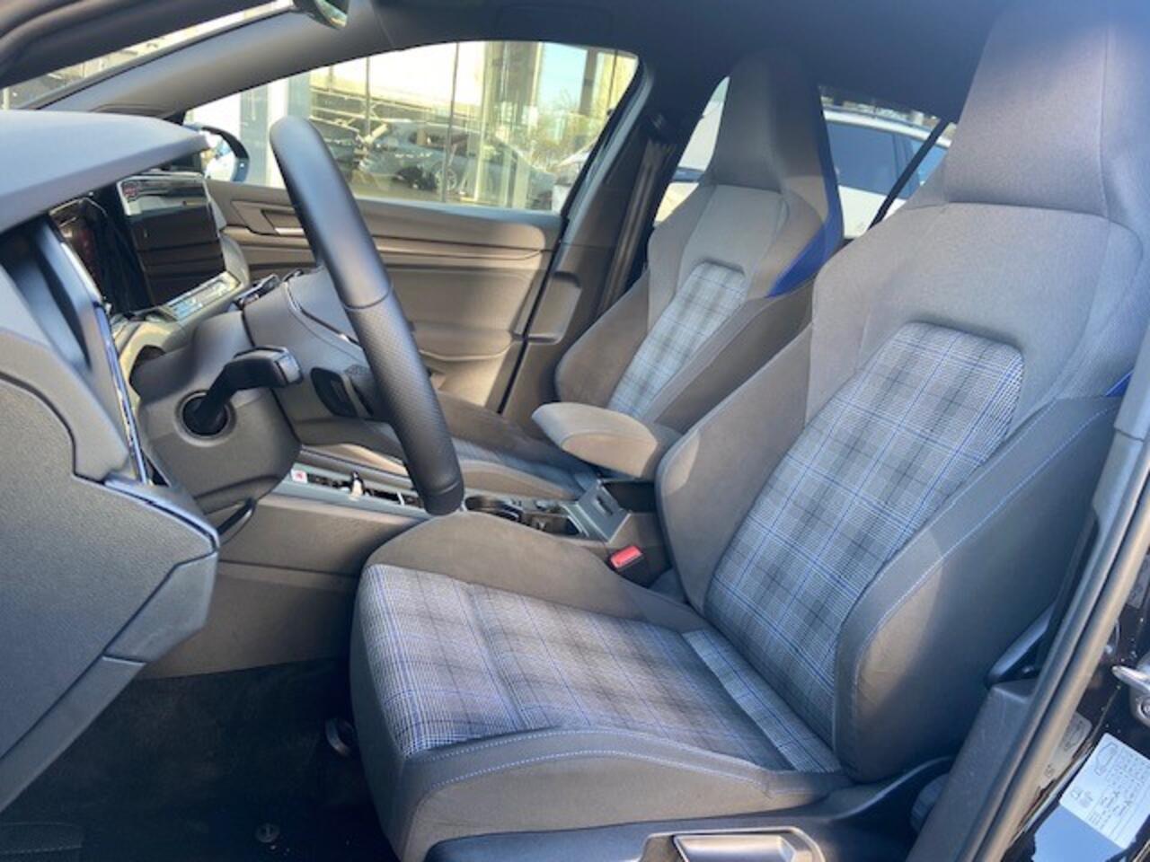 Volkswagen GOLF 1.4 eHybrid 245pk DSG GTE / 18" LMV / Navi / Carplay / Stuur & Stoelverwarming / LED