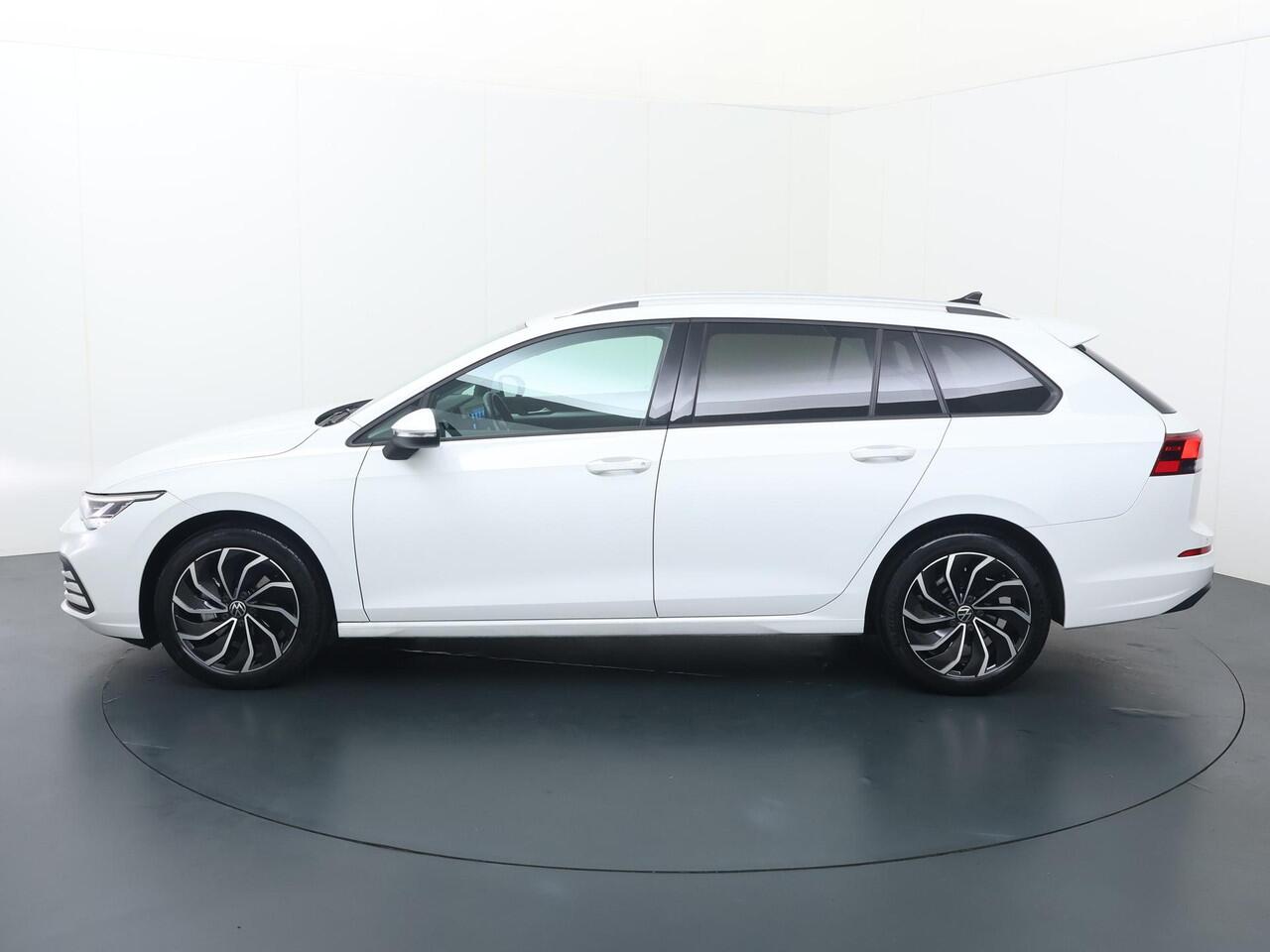 Volkswagen GOLF Variant 1.0 eTSI Life | 110 PK | Automaat | Adaptive cruise control | Apple Carplay/Android Auto |