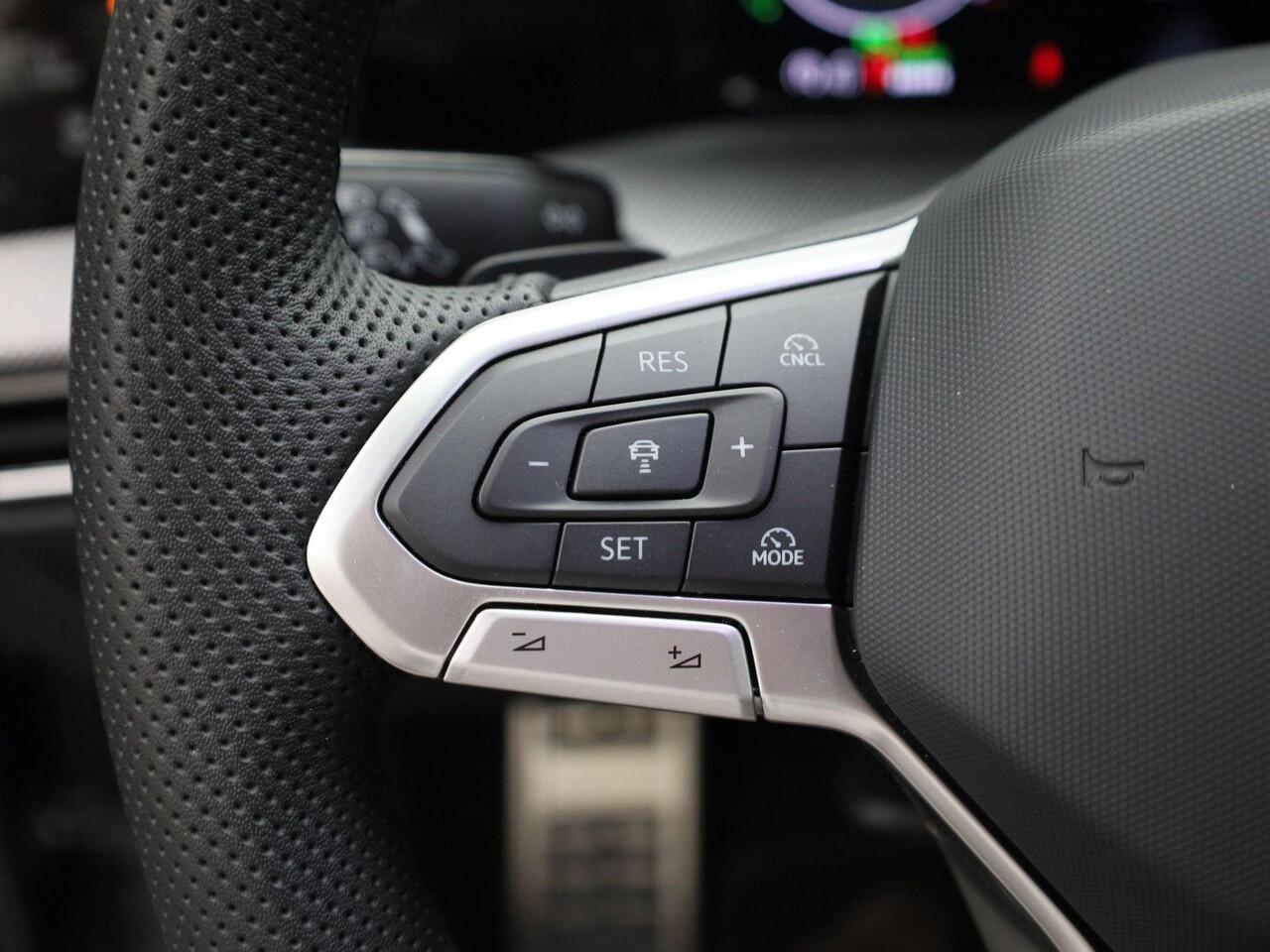 Volkswagen GOLF 1.5 eHybrid 200kW/272PK GTE · 360° Camera + Parkeersensoren · Head-up Display · Navigatie · Apple/Android Car play · Garantie tot oktober 2026