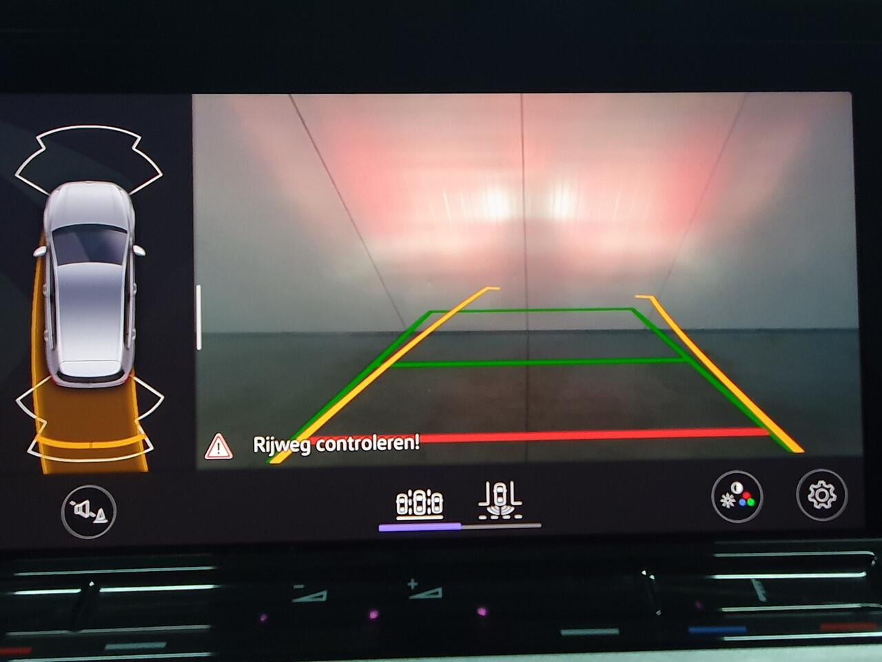 Volkswagen GOLF 1.0 eTSI Life Business NAVI/DIG.COCKPIT/LED/CLIMA/LMV