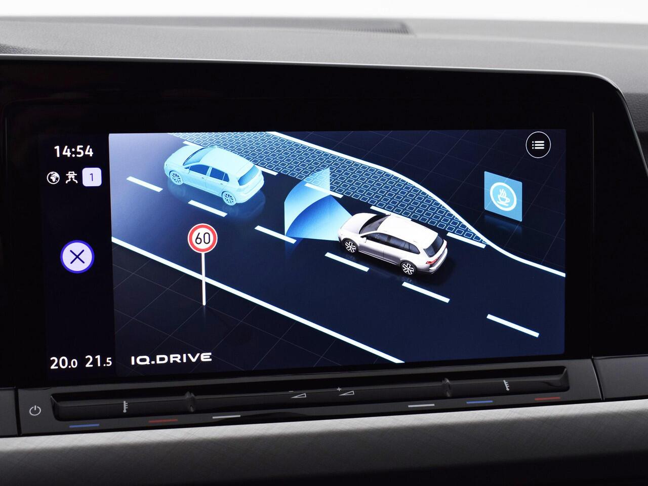 Volkswagen GOLF Variant 1.0 eTSI 110pk DSG Life · Camera · Apple/Android Car Play · Elek.Trekhaak · Sfeerverlichting · 16'' Inch · Garantie t/m 25-08-2027 of 100.000km