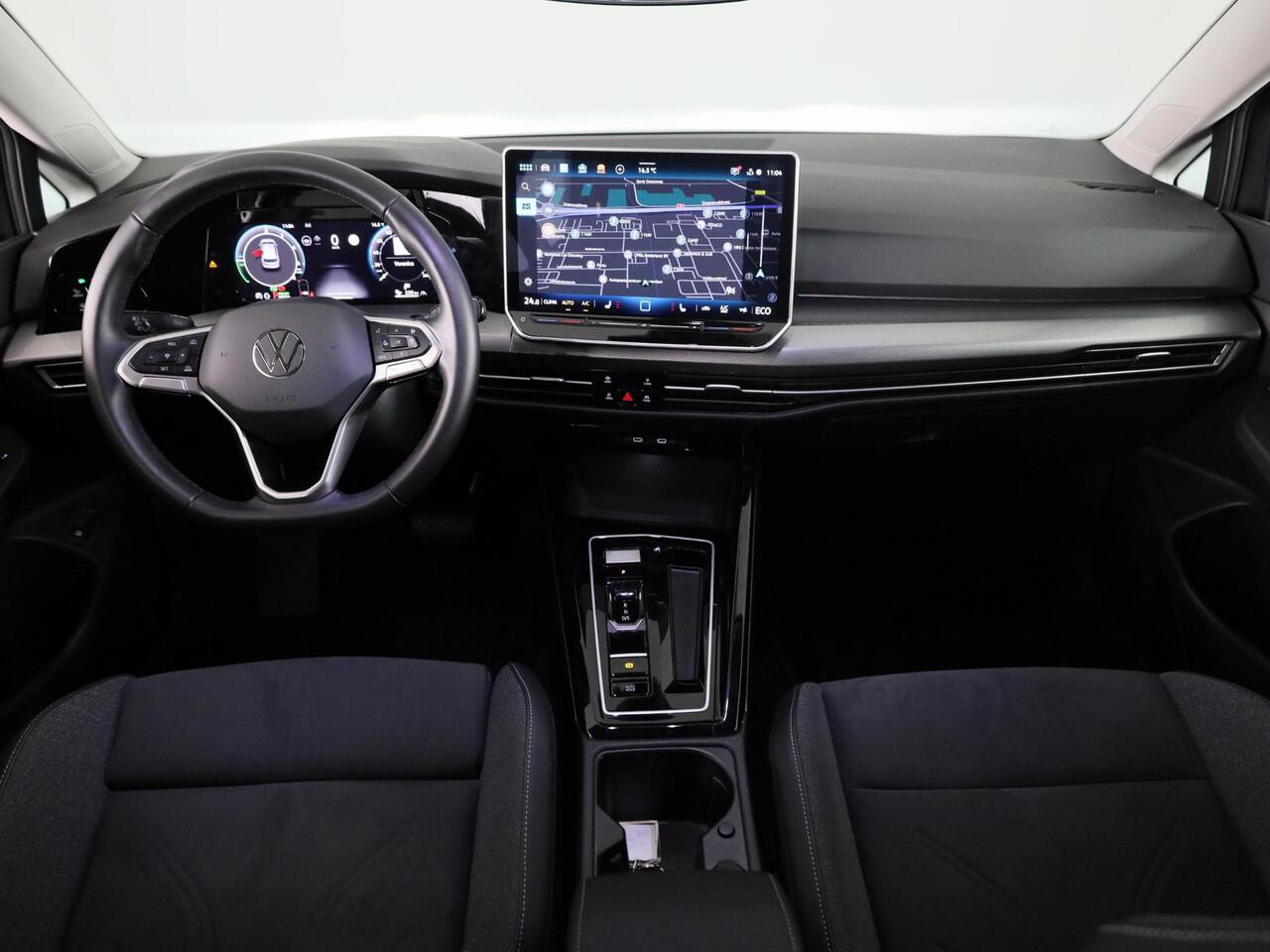 Volkswagen GOLF 1.5 eHybrid Style Edition 204 pk Automaat (DSG) | Verlengde garantie | Navigatie | Parkeersensoren (Park assist) | Rondomzicht camera | Elektr. bestuurdersstoel | Stoelverwarming |