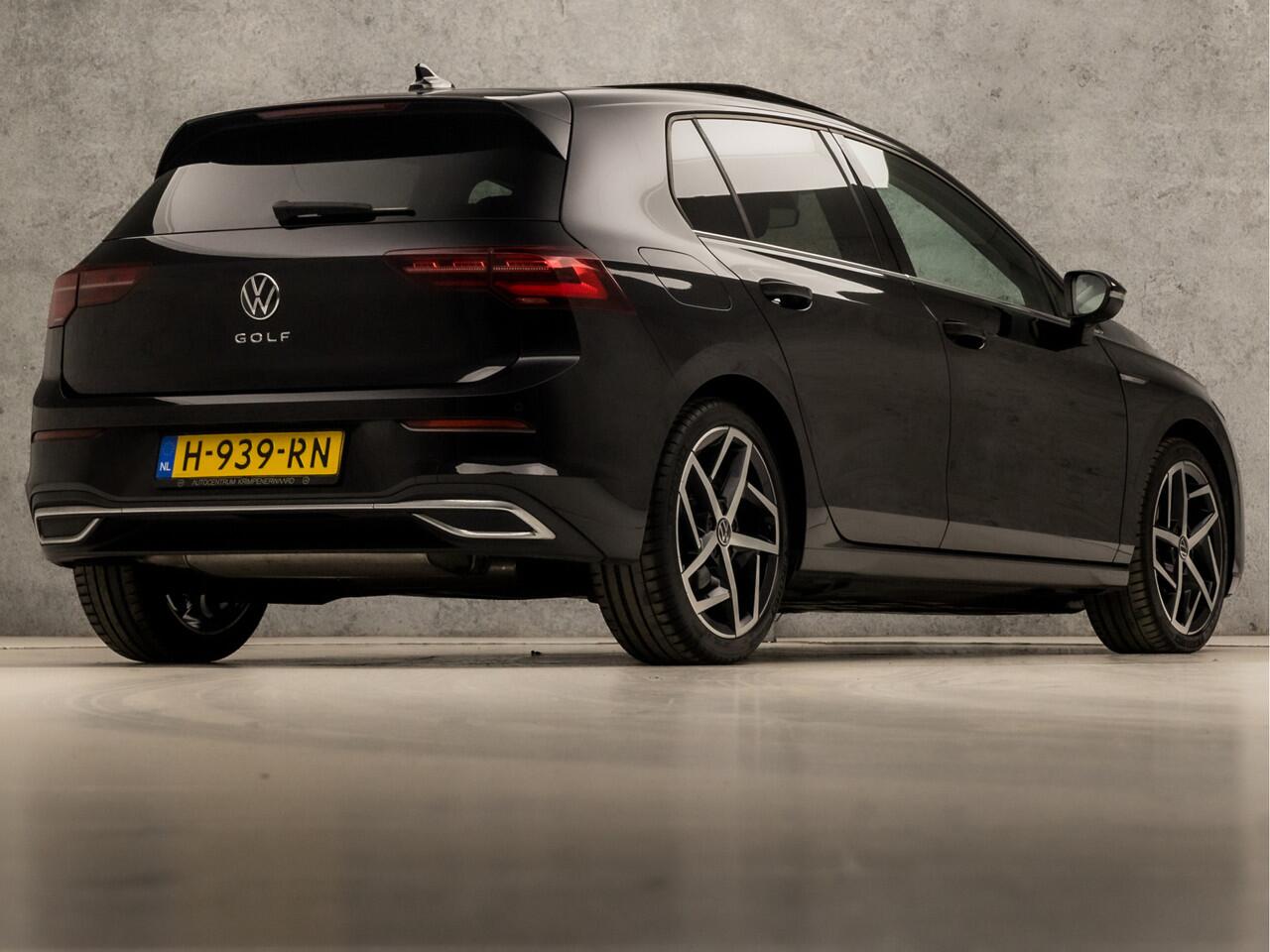 Volkswagen GOLF 1.5 TSI Sport (SCHUIFDAK, 4 CILINDER, MEMORY SEATS, HEAD-UP DISPLAY, STUUR/STOELVERWARMING, DYNAMISCHE KNIPPERLICHTEN, SPORTSTOELEN, CAMERA, GETINT GLAS, ALCANTARA, NIEUWE APK, NIEUWSTAAT)