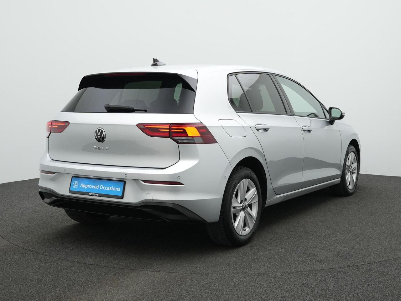 Volkswagen GOLF 1.0 TSI 110 pk Life Business | Geheugen-/massagestoel | Stuur-/stoelverwarming | Achteruitrijcamera | Adaptive Cruise | Navigatie