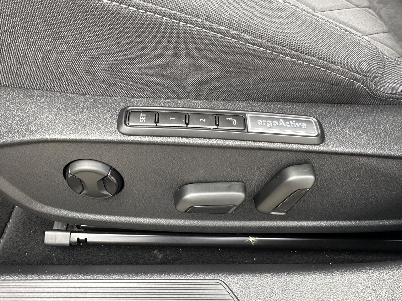 Volkswagen GOLF 1.0 eTSI Life Business