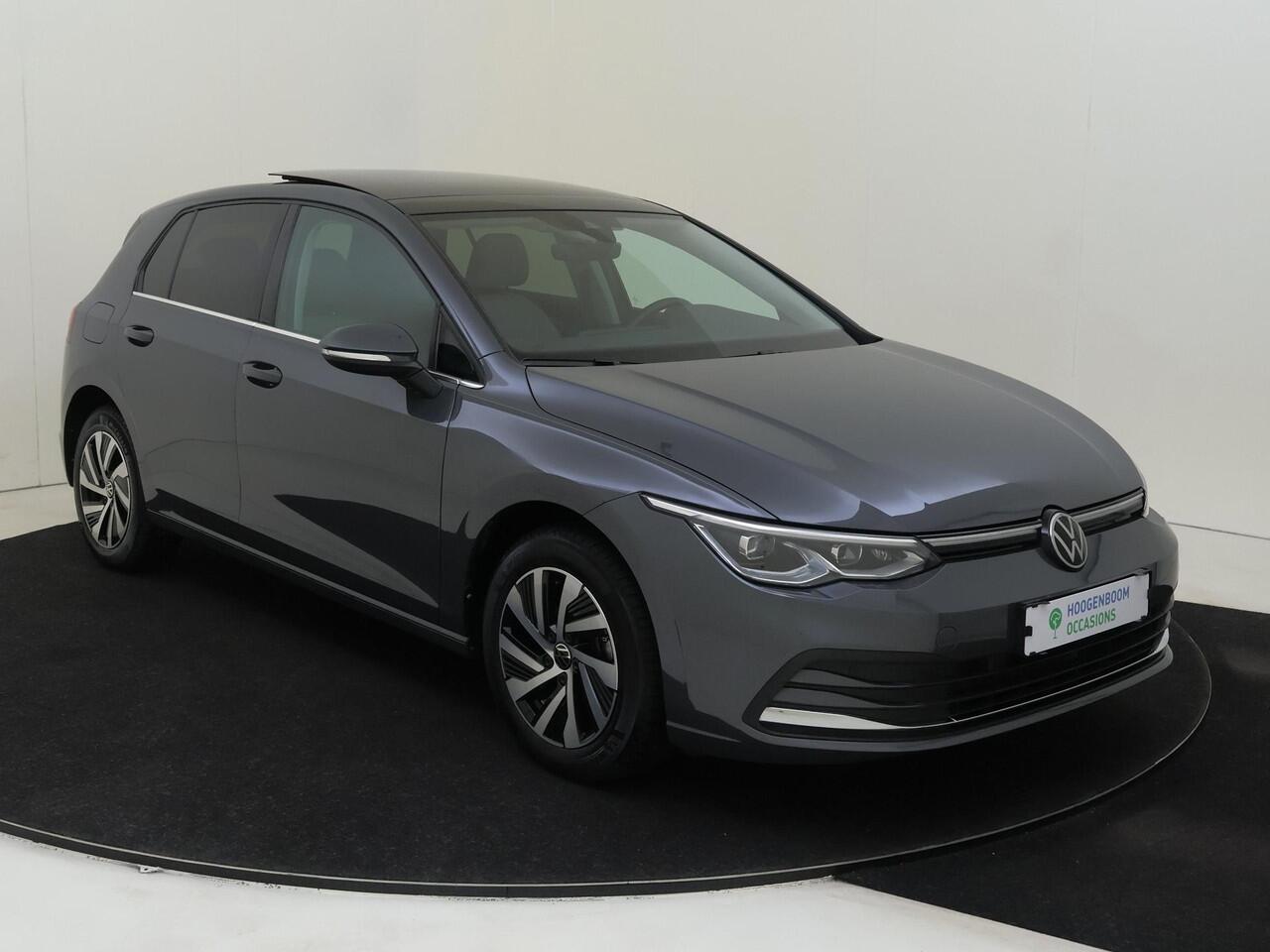 Volkswagen GOLF 1.4 eHybrid | Panoramadak | Trekhaak | Achteruitrijcamera | Stoel- en stuurwielverwarming | Keyless | Adaptieve cruise control | Navigatie |