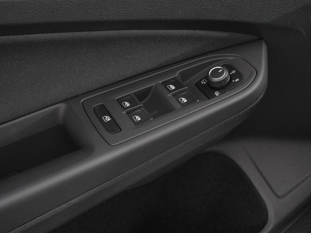 Volkswagen GOLF 1.5 TSI 150pk Style | Navigatie | Climate Control | DAB | Digitale Cockpit | Keyless Start | Lichtmetalen velgen 17" | Parkeer Sensoren | Stoelverwarming