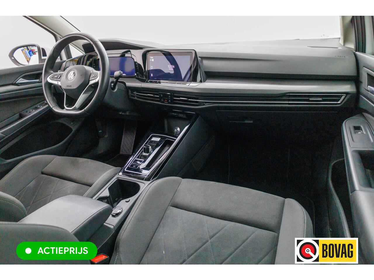 Volkswagen GOLF 1.4 eHybrid 204 PK | Camera | Elec. Ergo best. stoel met geheugen en massage | Adap.Cruise, Travelassist, Navigatie, App. connect, IQ Led