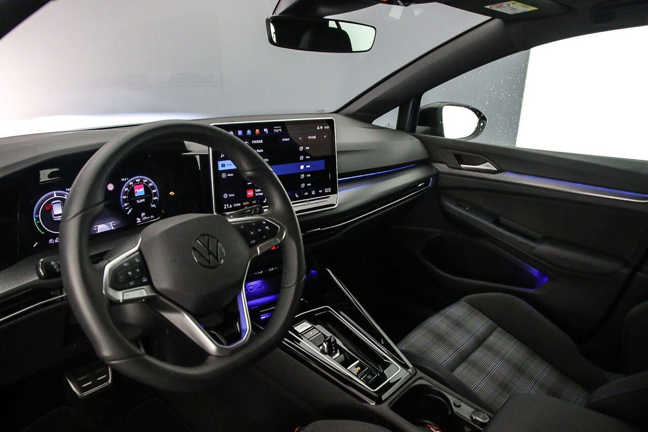 Volkswagen GOLF GTE 1.5 eHybrid 272pk DSG Automaat Black Style, Adaptive cruise control, LED matrix koplampen, Navigatie, Achteruitrijcamera, Stoelverwarming, Stuurwiel verwarmd